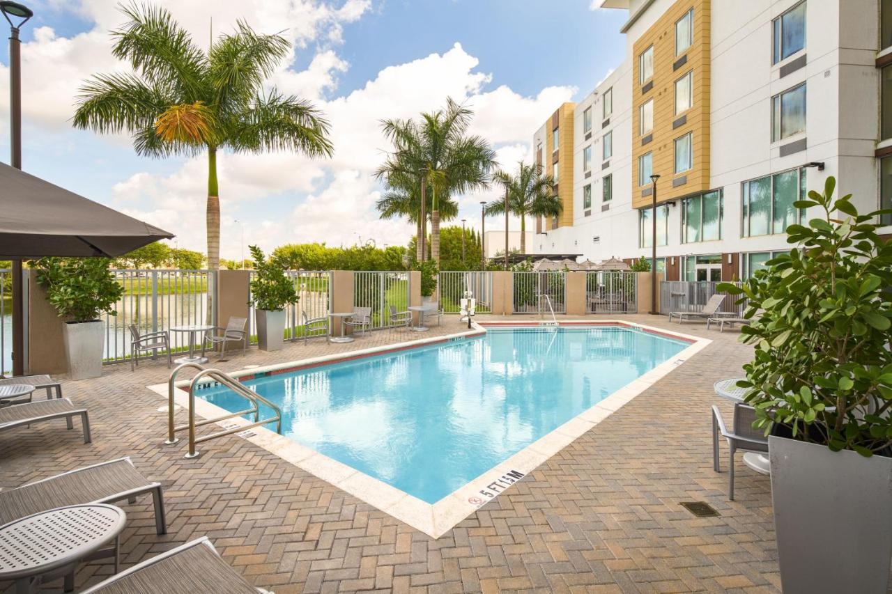Towneplace Suites Miami Kendall West Exterior photo