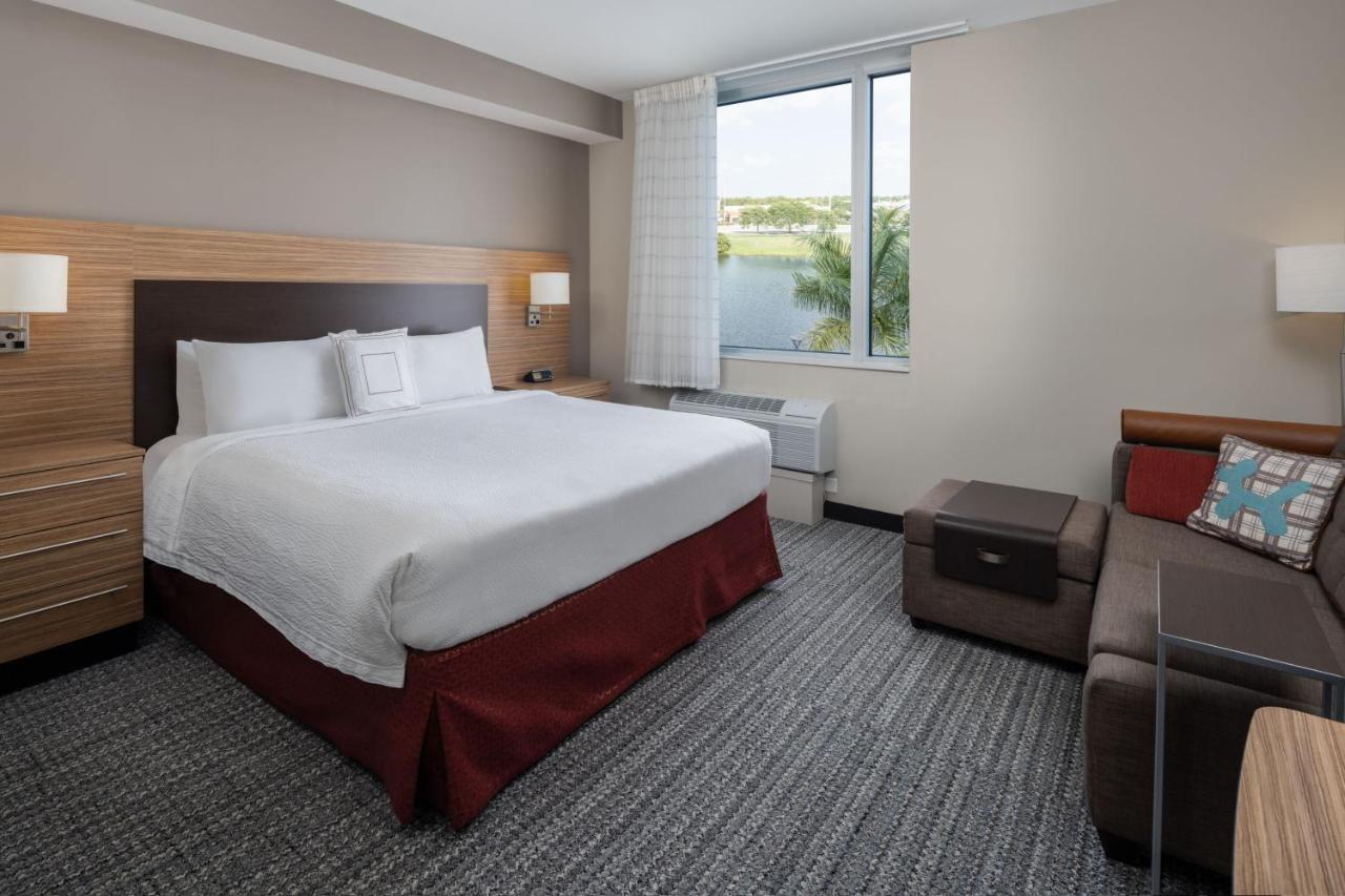Towneplace Suites Miami Kendall West Exterior photo